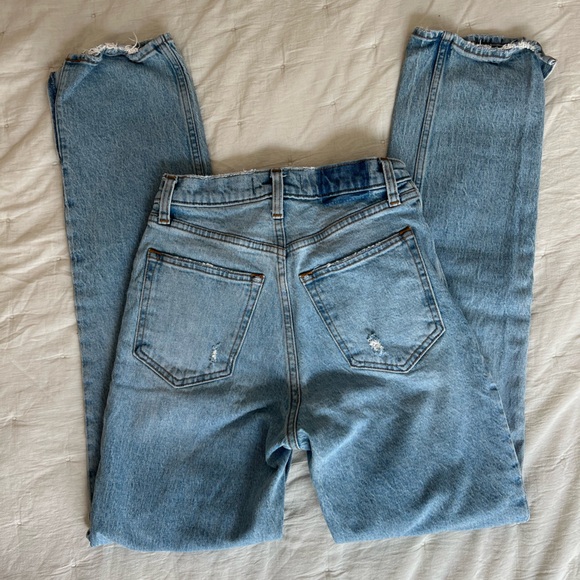 Curve Love Ultra High Rise 90s Straight Jean - Size 26, Light with Vent - Picture 4 of 5